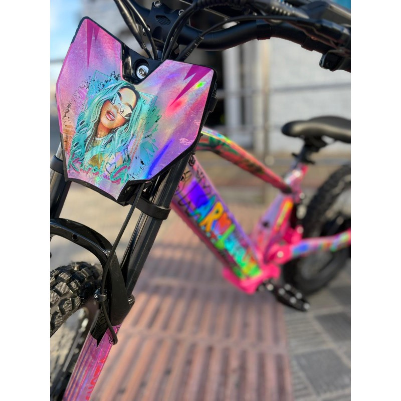 Vinilo Bicicleta electrica Ovex 20" Karol G (Mañana será bonito)